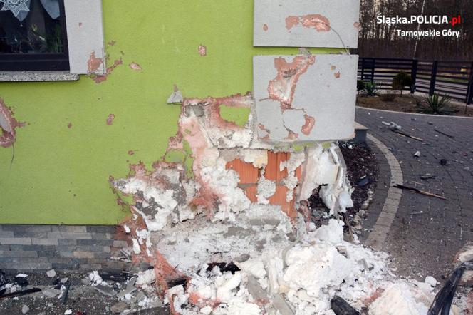 KOSZMARNY wypadek w Tarnowskich Górach. Zginął młody kierowca [ZDJĘCIA]