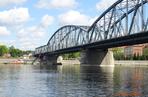 Obiekt pływający pod mostem im. Piłsudskiego. MZD w Toruniu wyjaśnia co to jest