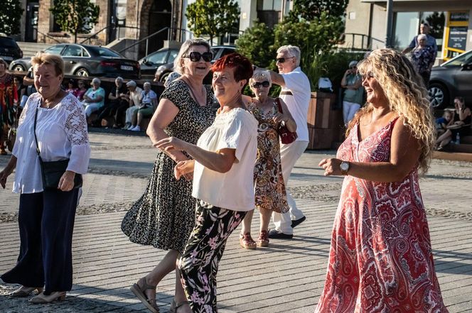 Starachowice i Międzypokoleniowa Potańcówka – Hit sezonu, który pokochali wszyscy