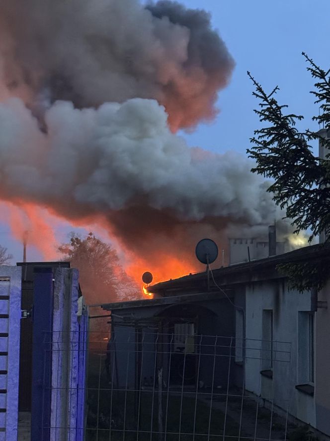 Pożar budynku socjalnego w Człuchowie. Ewakuacja mieszkańców