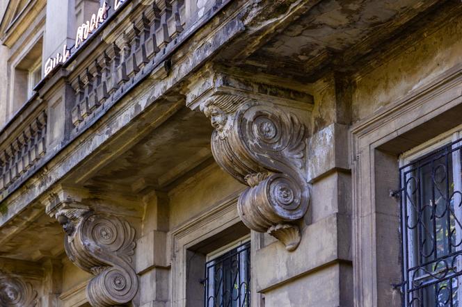 NADA Villa czyli Willa Gawrońskich w Warszawie - zdjęcia wnętrz zabytkowego pałacu i byłej ambasady