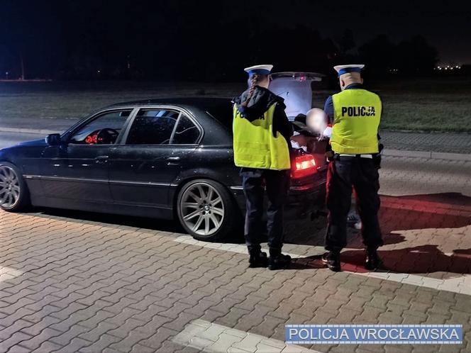 Nielegalne wyścigi we Wrocławiu. Ten pojedynek wygrała policja. Liczne zatrzymania i mandaty