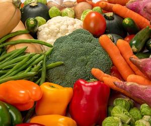 Tych warzyw nie jedz na surowo. Skutki mogą być poważne