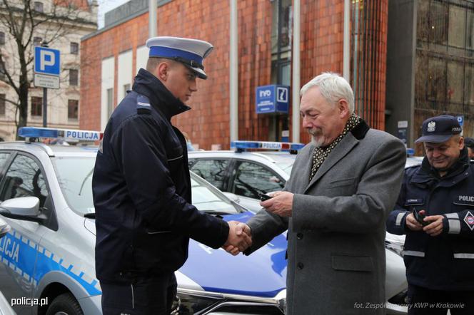 Komenda Miejska Policji w Krakowie w hybrydowych radiowozach Toyoty