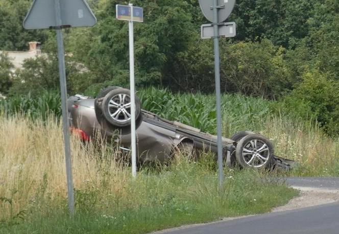 Tragedia na początku wakacji. Rozbite samochody i dachowanie. Kierowca nie miał szans