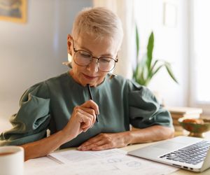 Niższy wiek emerytalny w Polsce. Nowy raport pokazuje, kto najbardziej na tym stracił