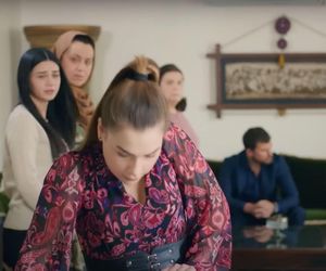 Sila postanowi wyznać Kuzeyowi prawdę i nagra dla niego specjalny filmik, ale Cavidan zdoła usunąć go z komputera.