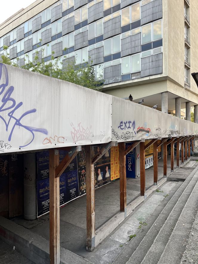 Taras między Hotelem Cracovia i Kinem Kijów. Czy nadaje się jeszcze do remontu?