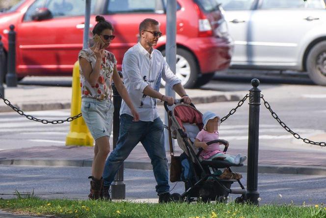 Jest tatą w życiu, chce być ojcem w serialu