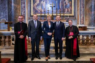 Andrzej Duda z małżonką złożyli kwiaty na grobie Jana Pawła II