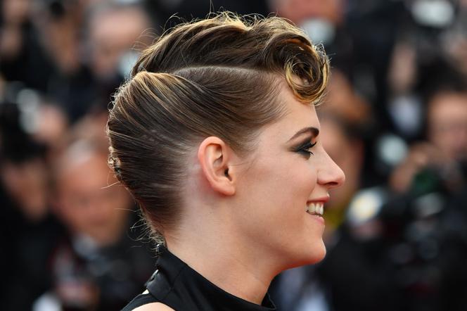 Kristen Stewart w Cannes - nowa fryzura i... SZPILKI! [ZDJĘCIA]