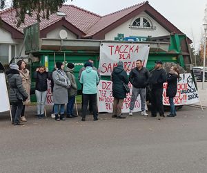 Protest pod Urzędem Gminy w Grucie