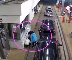 Dziecko już siniało, matka pobiegła po pomoc. Brawurową akcję nagrały kamery