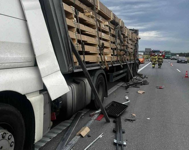 Wypadek na autostradzie A1. Zderzyły się ciężarówki