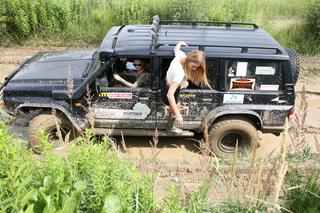 Gwiazdy w terenowych samochodach dzielnie walczyły w zawodach VIP Cross