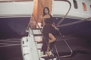 Przelicznik Kim Kardashian - pensję rezydenta zarabia w 9 minut, a twoją?