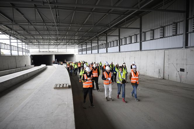 Byliśmy na budowie ostatniej stacji metra w Warszawie. Widok zapiera dech w piersiach