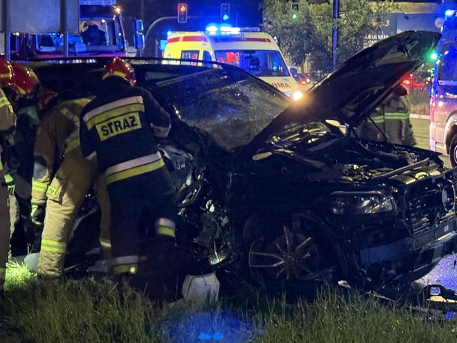  Tragedia na Modlińskiej. Dwie osobówki roztrzaskane. Są ofiary śmiertelne