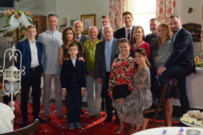 PIerwsza miłość, odcinek 2799. Kinga (Aleksandra Zienkiewicz), Artur (Łukasz Płoszajski) wezmą drugi ślub