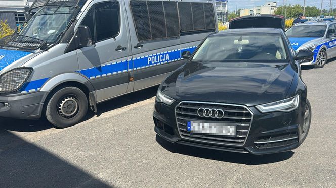Nielegalna broń i substancje w samochodzie. Zatrzymano 23-latka w Warszawie
