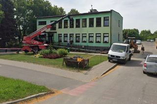 Biała Podlaska: mężczyzna z sierpem w dłoni wszedł do urzędu. Interweniowało pogotowie