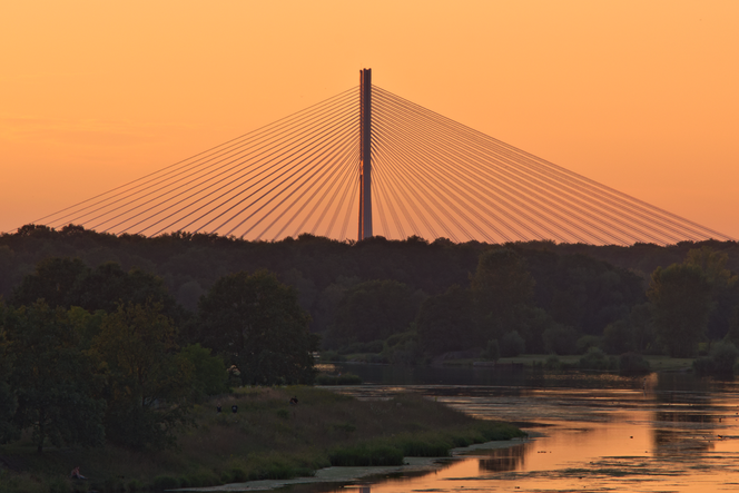 Most Rędziński o zachodzie słońca