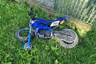 Ośmiolatek wjechał motorowerem w nissana. Miał dużo szczęścia! 