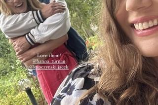 M jak miłość po wakacjach. Anita (Melania Grzesiewicz), Sylwia (Hanna Turnau), Werner (Jacek Kopczyński)