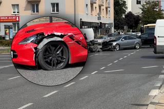 Wyścigowy Chevrolet Corvette rozbił się na Ochocie! Auto warte fortunę roztrzaskane