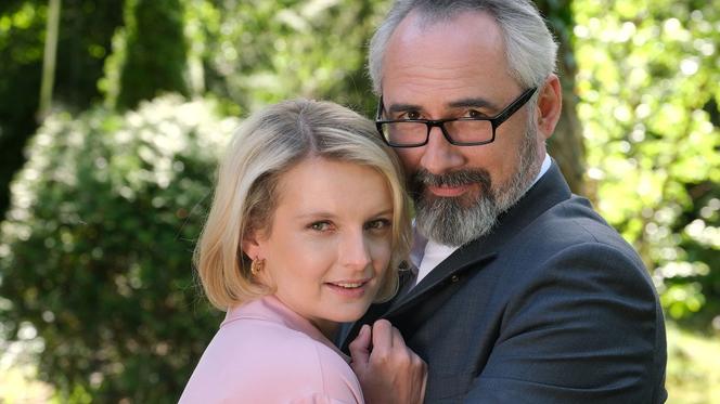 M jak miłość. Adam Werner (Jacek Kopczyński), Weronika (Ewelina Kudeń-Nowosielska)