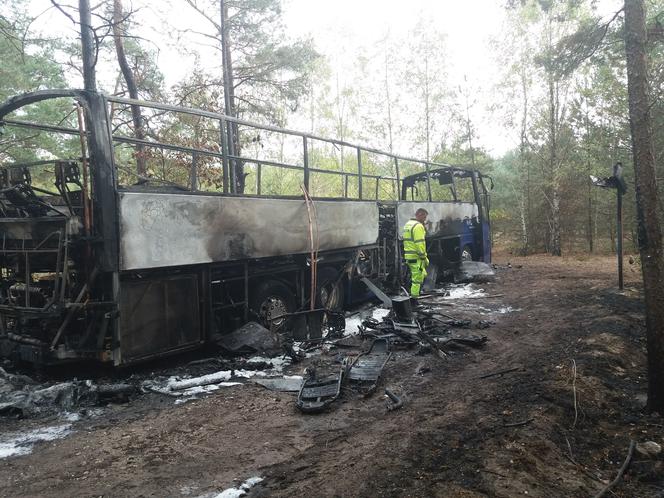 Pozar autokaru z dziećmi