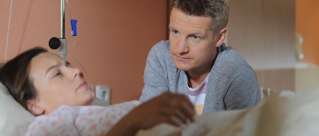 M jak miłość odc. 1038. Magda (Anna Mucha), Paweł (Rafał Mroczek)