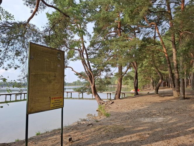 Spokojne wrześniowe popołudnie nad Jeziorem Bialskim w Białce