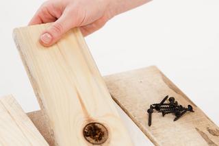 Drewniana skrzynia na kółkach DIY. Krok po kroku - zdjęcia