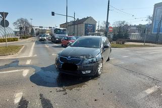 Bydgoszcz. Wypadek z udziałem karetki na rondzie Jagiellonów [ZDJĘCIA]