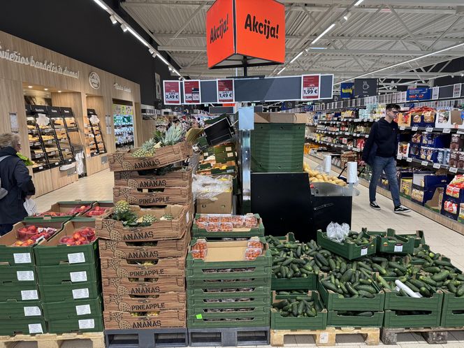 Kilogram gruntowych ogórków w Lidlu na Litwie kosztuje 3,99 euro (16,93 zł). W promocji można było je kupić o połowę taniej (8,44 zł).