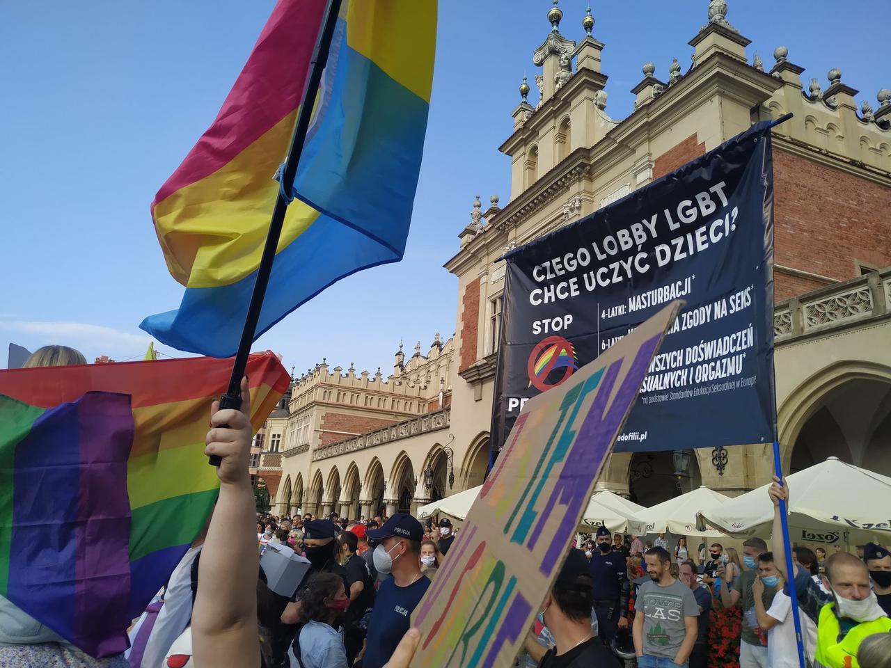 Uchwała anty-LGBT kością niezgody pomiędzy Małopolską a Komisją Europejską. Wicemarszałek chce wycofać dokument
