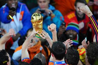 Andres Iniesta wznosi Puchar Świata