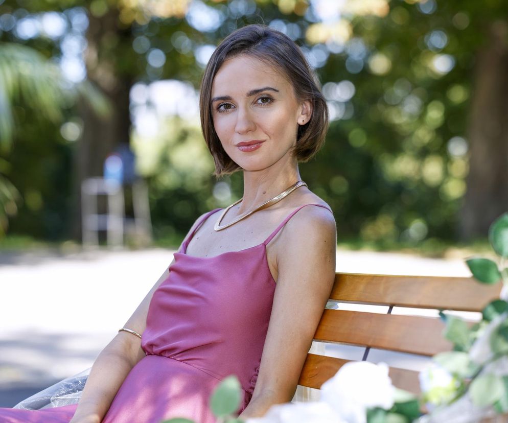 Pierwsza miłość - Melka to jedna z głównych postaci serialu. Jak wyglądała Ewa Jakubowicz, która wciela się w bohaterkę, 10 lat temu?