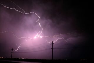 Alert burzowy na Podkarpaciu. W nocy zrobi się niebezpiecznie! 