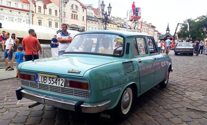 XX Podkarpacki Rajd Pojazdów Zabytkowych - konkurs elegancji na Rynku w Rzeszowie