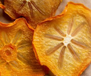 Zapobiega cukrzycy i miażdżycy, ma mnóstwo witamin. Polacy na boski owoc muszą poczekać