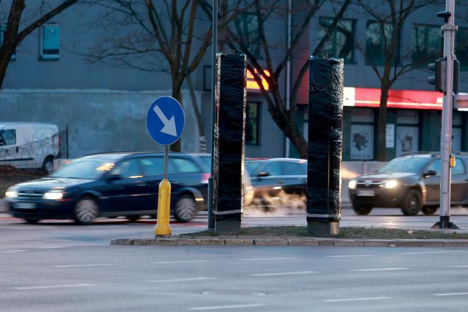 Czarna folia na fotoradarach. Żółte skrzynki znikają z polskich dróg