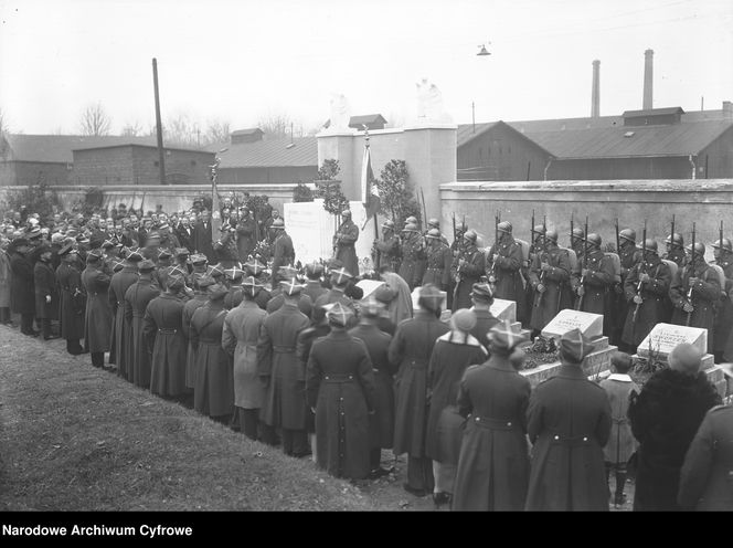 Dzień Wszystkich Świętych w Krakowie w latach 1925-1935