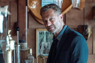 Bartosz Gelner, czyli serialowy Franz z Zatoki szpiegów, w nowym serialu HBO Max. O czym opowiada Scheda?
