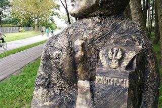 Pomnik Przemysława Gosiewskiego w Dąbkach