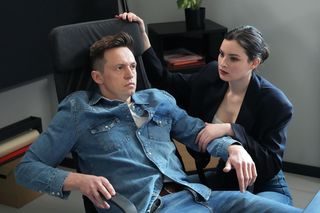 Barwy szczęścia: Dramat w redakcji! W trakcie kłótni, Błażej mdleje i trafia do szpitala