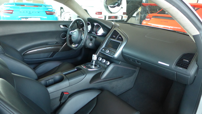 Fit Lovers kupili sobie nowy samochód z silnikiem V10. To sportowe coupe kosztuje krocie!