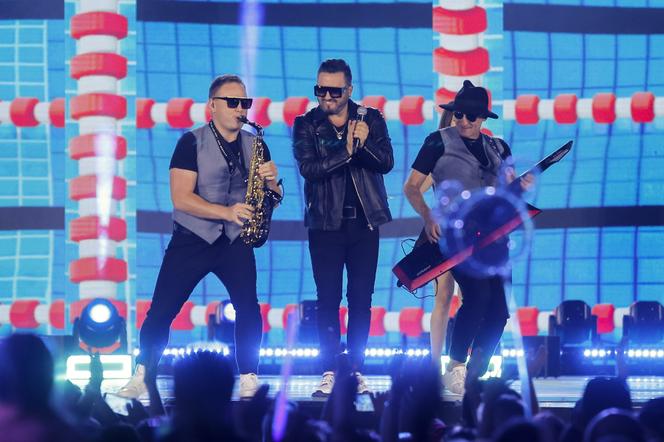 Wakacyjna Trasa Dwójki: Wielkie święto w Stalowej Woli! 30 lat disco polo wielkie gwiazdy i niesamowite duety!