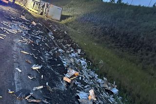 Samochód ciężarowy uderzył w busa na A1